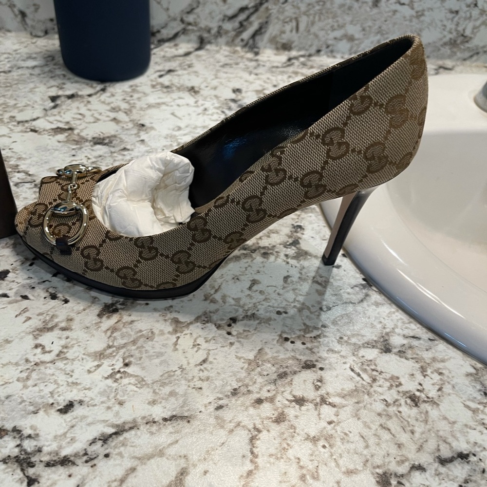Gucci heels 38 1/2